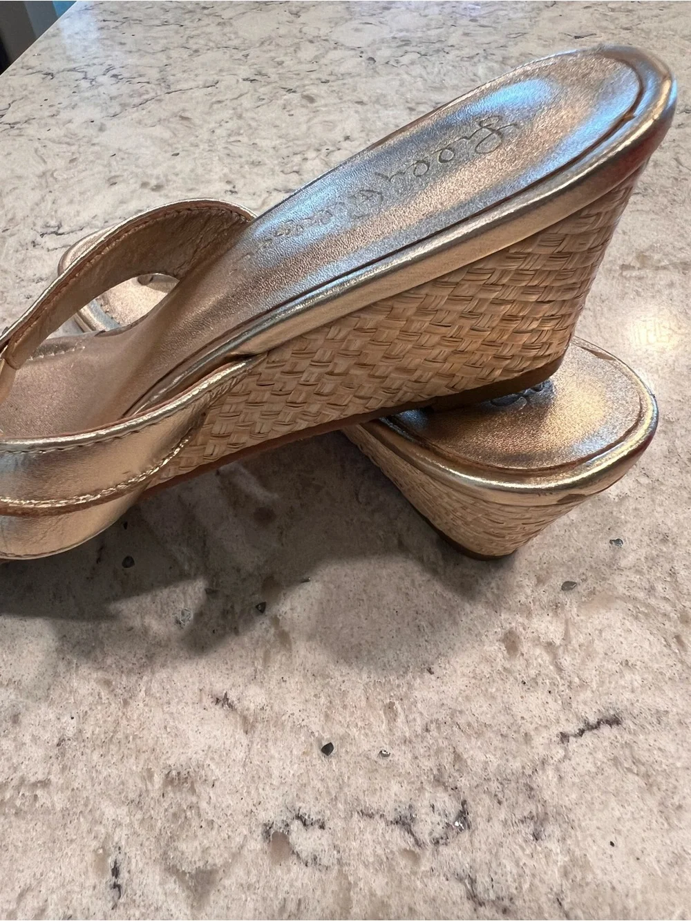 SOLD!! Lilly Pulitzer McKim gold wedge size 7 EXCELLENT - Picture 2 of 6
